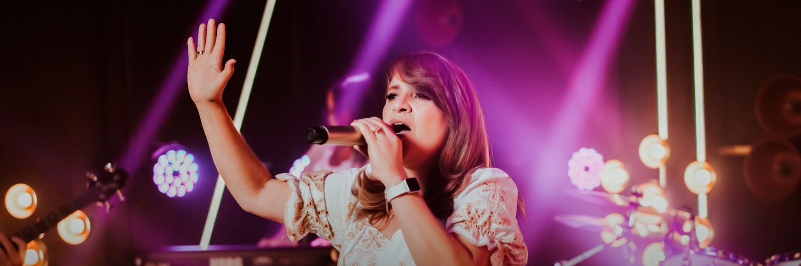 ESPERA CANTORA ELAINE BRASILEIRO